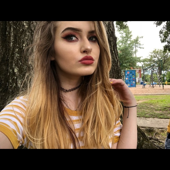 Meet your Posher, Carley - Picture 2 of 8